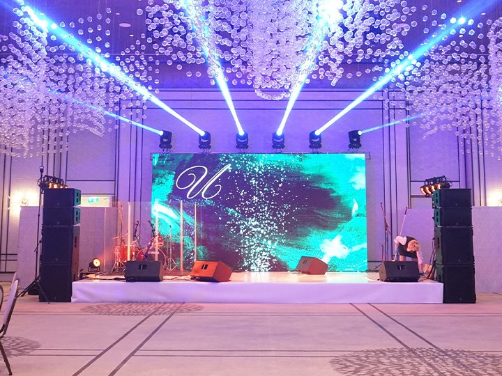 How to Choose the Best LED Lighting Display Installation for Your Home or Business